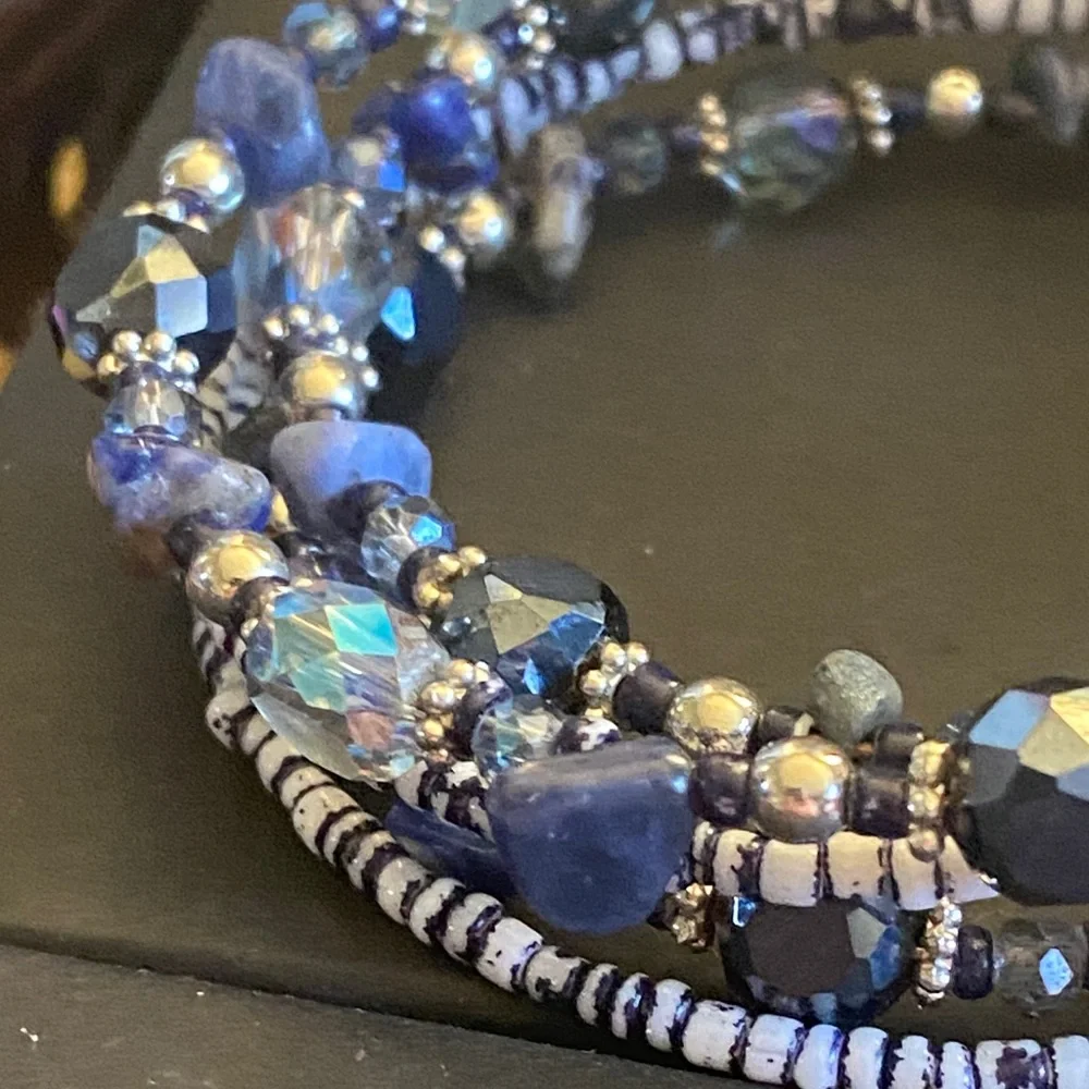 Elegant Blue Beaded Coil Bracelet - Picture 2 of 7